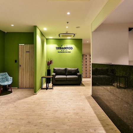Urbanpod Hotel Мумбай Екстериор снимка