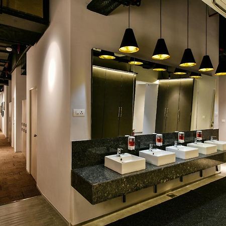 Urbanpod Hotel Мумбай Екстериор снимка