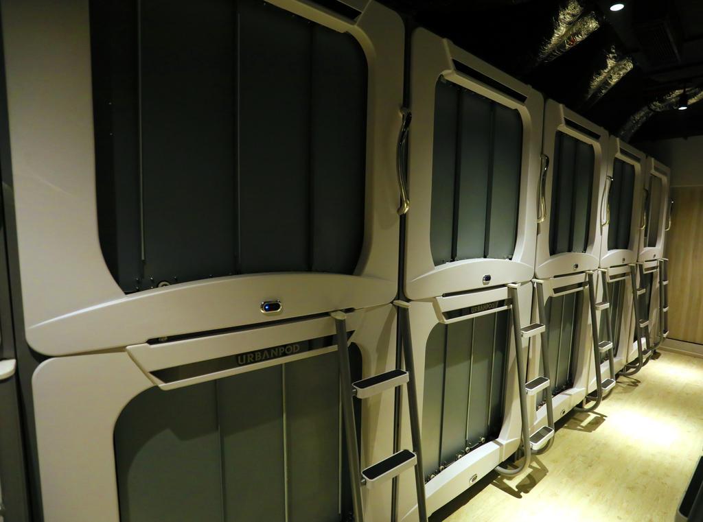 Urbanpod Hotel Мумбай Екстериор снимка