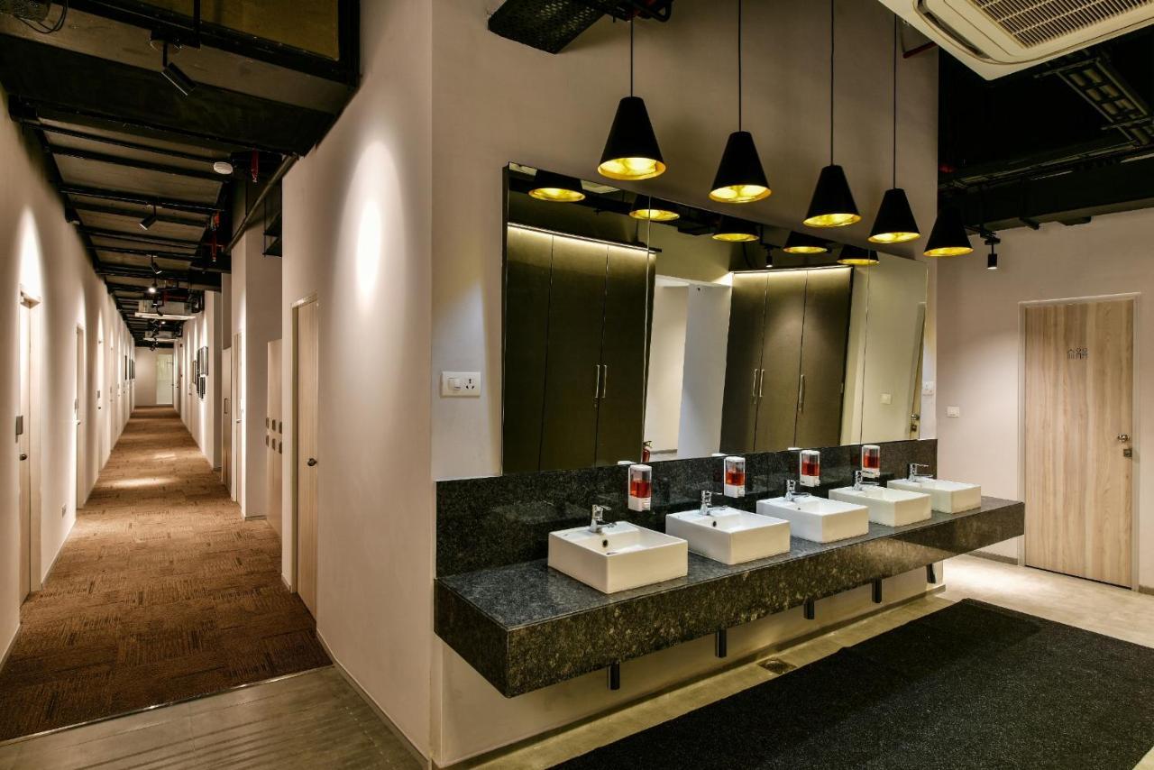 Urbanpod Hotel Мумбай Екстериор снимка
